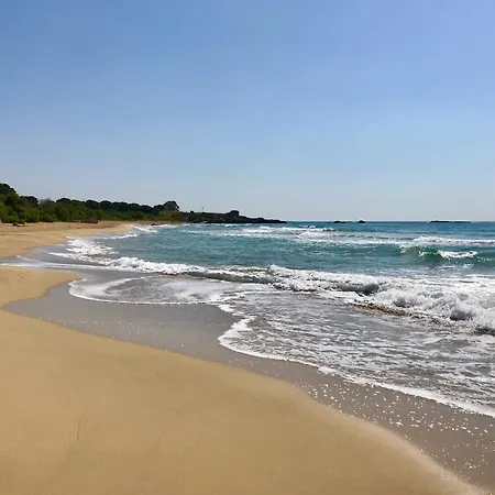 بيت للعطل Irene's House Near The Sea With Pool, Parking & Wi-fi أفولا