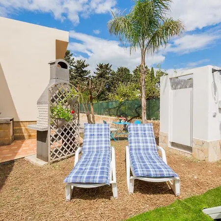 Irene's House Near The Sea With Pool, Parking & Wi-fi بيت للعطل *