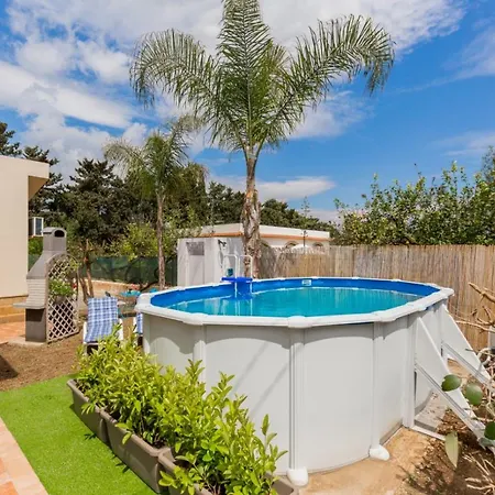 بيت للعطل Irene's House Near The Sea With Pool, Parking & Wi-fi