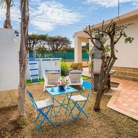 Irene's House Near The Sea With Pool, Parking & Wi-fi بيت للعطل *