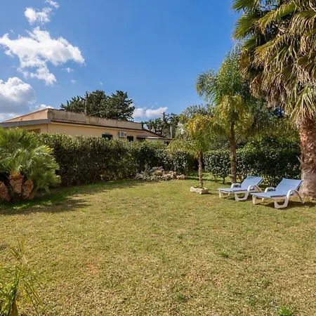Irene's House Near The Sea With Pool, Parking & Wi-fi