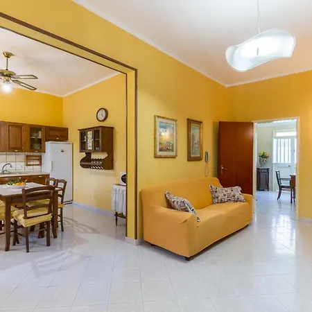 Irene's House Near The Sea With Pool, Parking & Wi-fi بيت للعطل