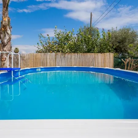 بيت للعطل Irene's House Near The Sea With Pool, Parking & Wi-fi *