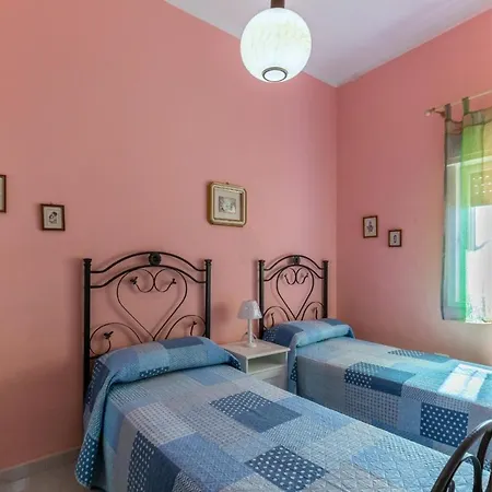Irene's House Near The Sea With Pool, Parking & Wi-fi بيت للعطل أفولا
